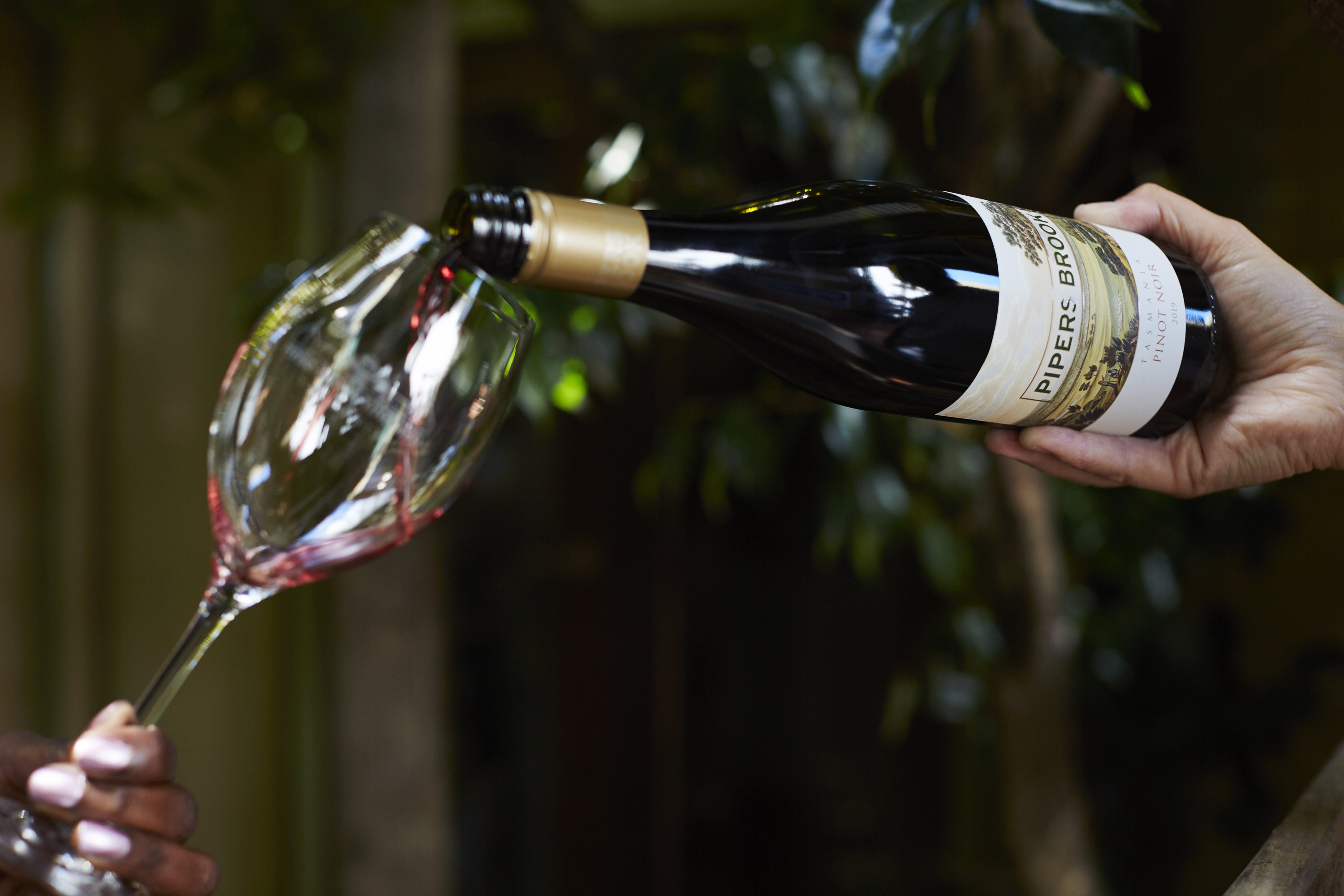 A man pouring Pipers Brook wine into a wineglass 